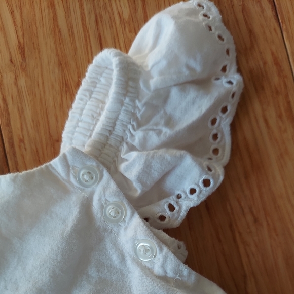 ⭐️3/$30  Gap baby dress, 12-18 months eyelet lace dress - Picture 4 of 7